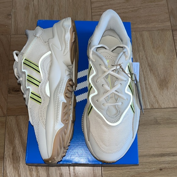 ADIDAS WOMEN’S OZWEEGO SHOES - Picture 6 of 7